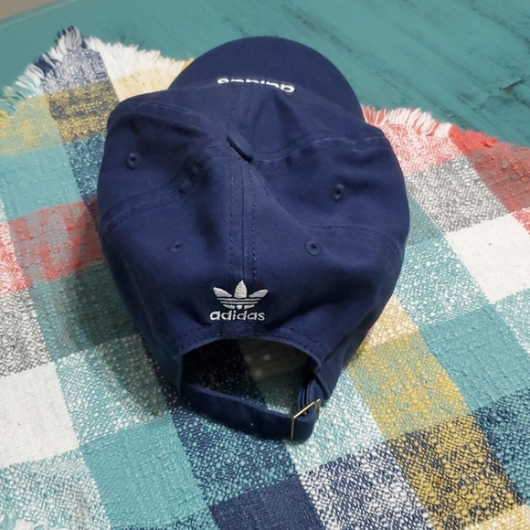 Women's Adidas hat - Picture 3 of 3
